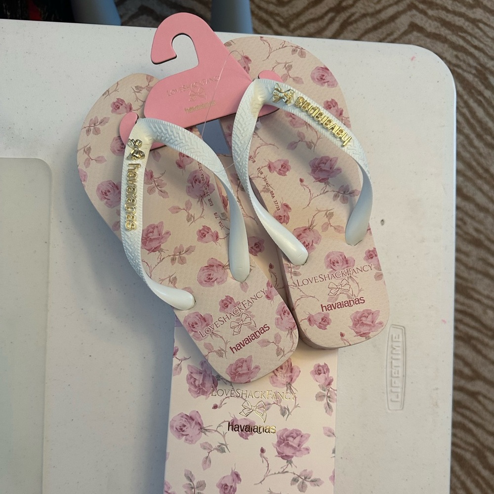 LoveShackFancy X Havaianas Women's
Sterling Dusk Top Flip Flops